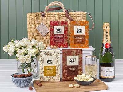 Small French Market Basket Chocolate and Moët Hamper｜The Hamper Emporium