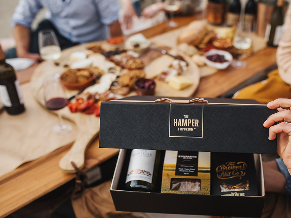 Red Wine & Nibbles Hamper
