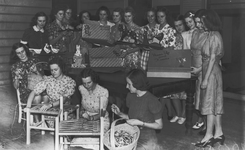 Christmas hampers for the troops, 1939