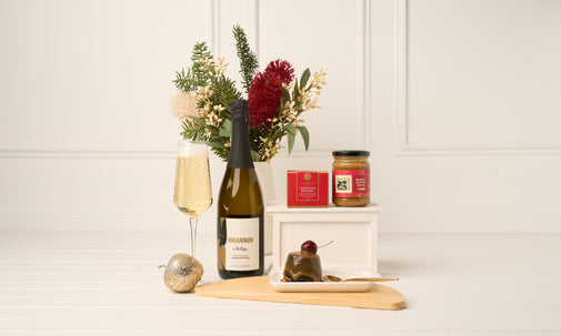 Sparkling Wine Gift Pack with Christmas Dessert